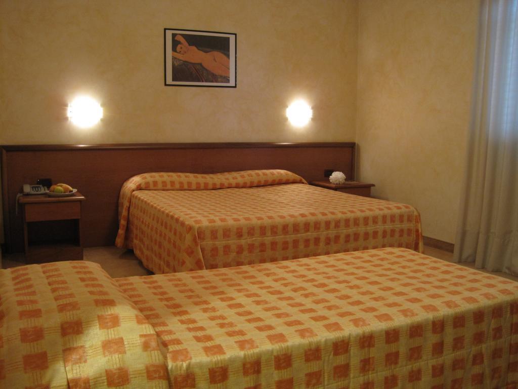 Hotel Italia Carmagnola Room photo