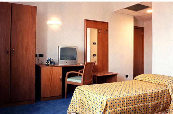Hotel Italia Carmagnola Room photo
