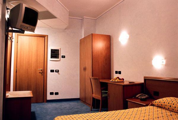 Hotel Italia Carmagnola Room photo